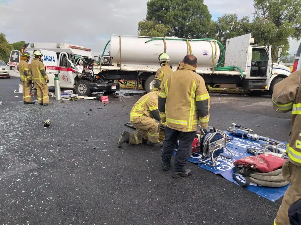Accidente en la Morelia-Pátzcuaro deja 2 muertos y 2 heridos tras choque vehicular