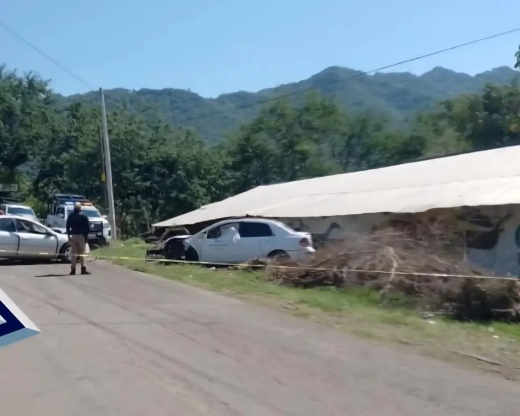 Accidente entre un taxi y un particular deja un muerto y un herido en Juárez