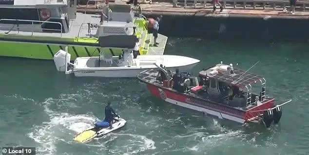 Accidente náutico en Miami entre velero y barcaza