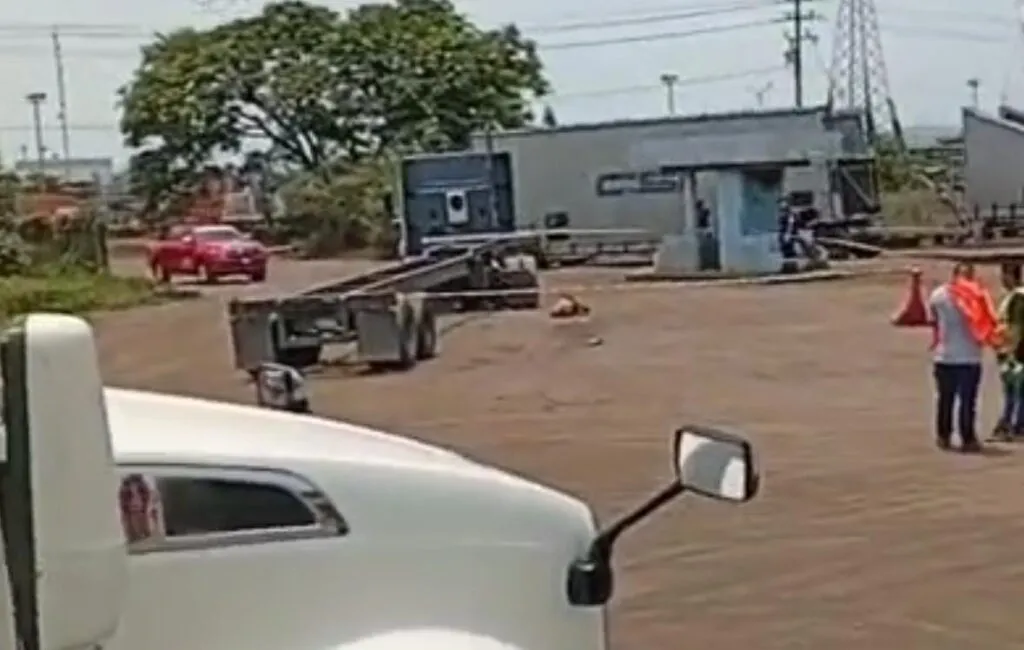 Accidente vehicular en la Asipona de Lázaro Cardenas