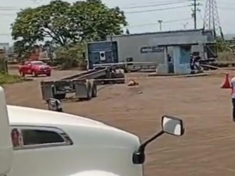 Accidente vehicular en la Asipona de Lázaro Cardenas