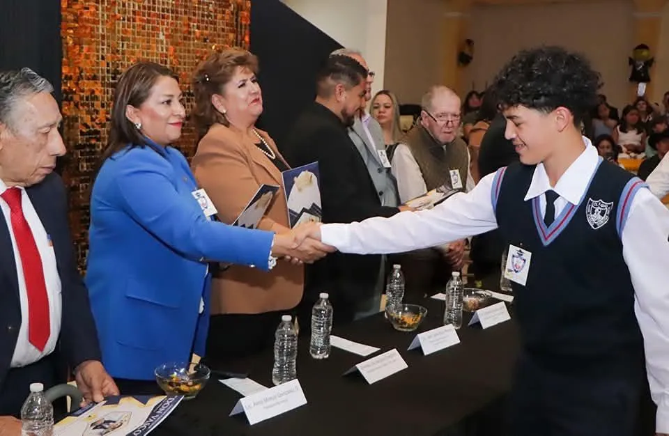 Acompaña Alma Mireya González el cierre de ciclo en el Colegio Don Vasco-1