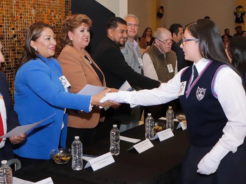 Acompaña Alma Mireya González el cierre de ciclo en el Colegio Don Vasco