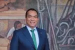 Adrián López Solís es designado notario público en Michoacán