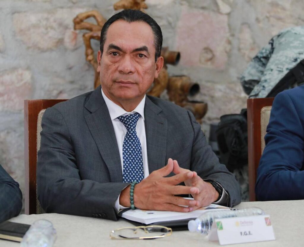 Adrián López Solís renuncia como Fiscal General de Michoacán