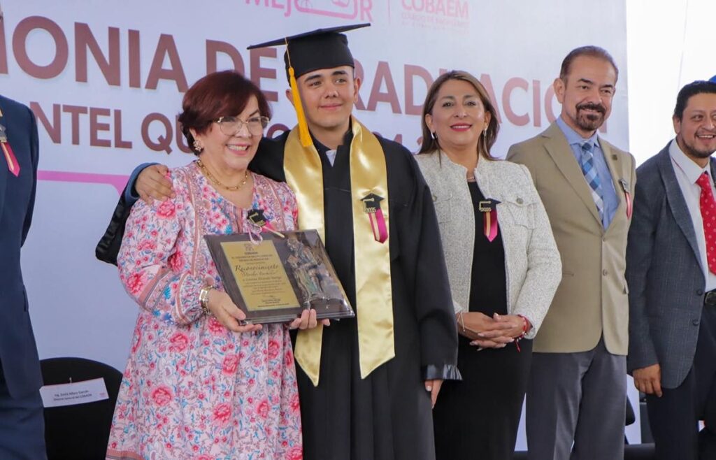 Alma Mireya González acompaña clausura en Cobaem Quiroga-1