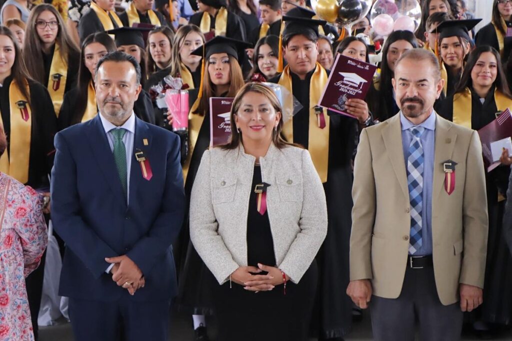 Alma Mireya González acompaña clausura en Cobaem Quiroga