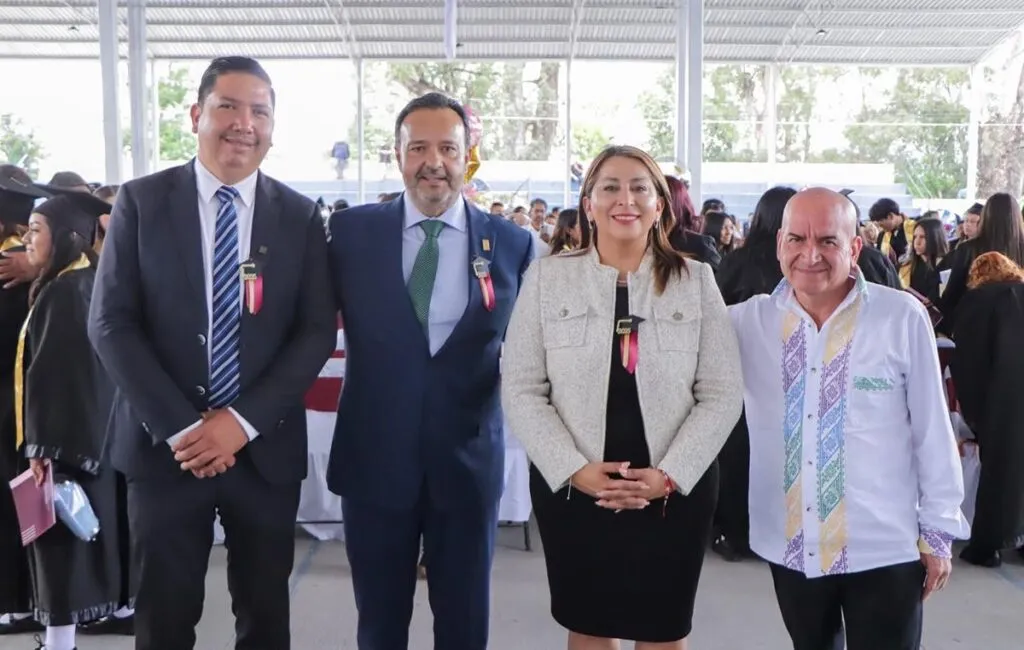 Alma Mireya González acompaña clausura en Cobaem Quiroga-2