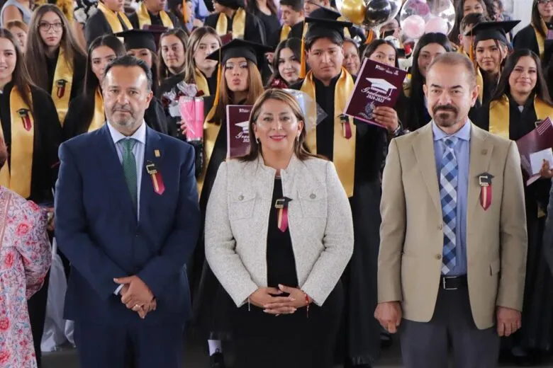 Alma Mireya González acompaña clausura en Cobaem Quiroga