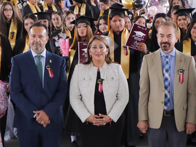 Alma Mireya González acompaña clausura en Cobaem Quiroga