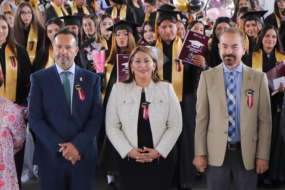 Alma Mireya González acompaña clausura en Cobaem Quiroga