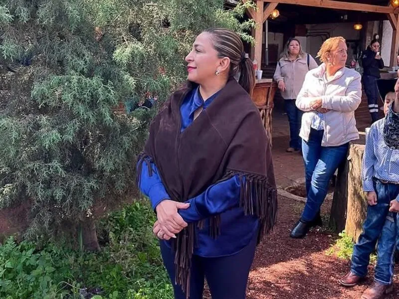 Alma Mireya González participa en tradicional peregrinación a caballo