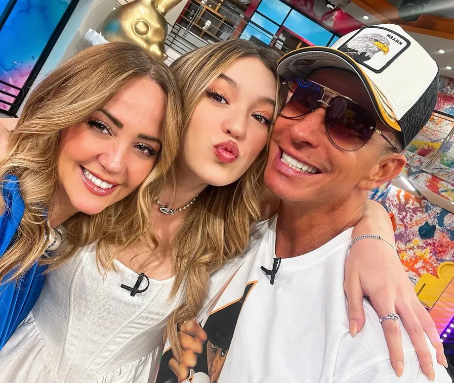 Andrea Legarreta celebrará su cumpleaños 54 junto a Erik Rubín y sus hijas-1