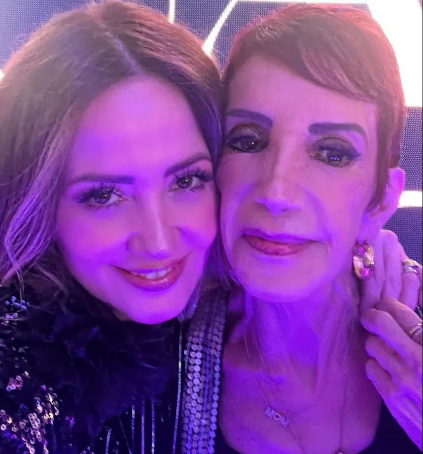 Andrea Legarreta honra la memoria de su madre a dos años de su muerte