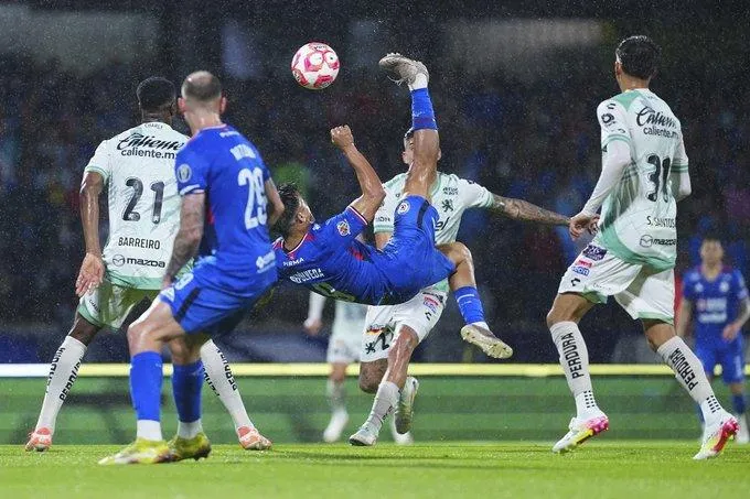 Angel Seúlveda brilla en la Liga MX