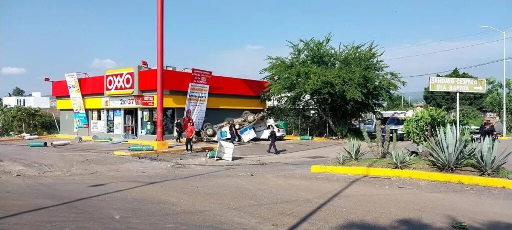 Aparatoso accidente cobra la vida de repartidor de gas en Sahuayo-3