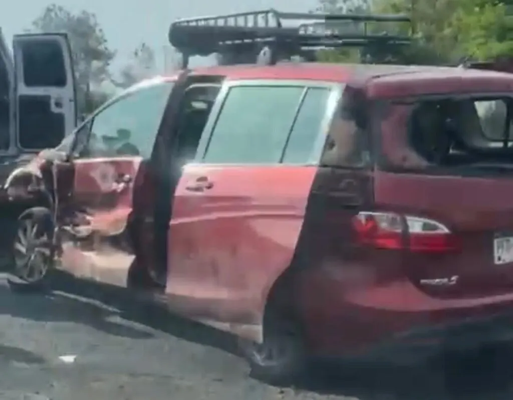 Aparatoso accidente vial en la Siglo XXI deja solo daños materiales