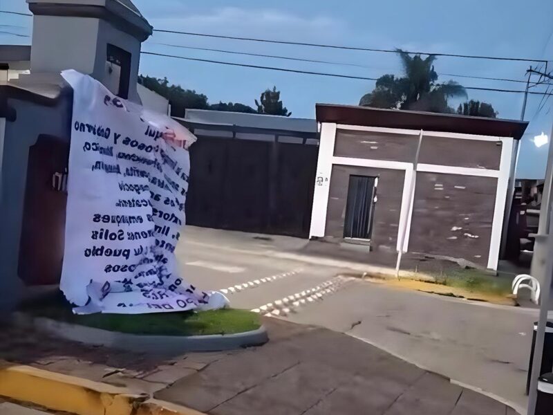 Aparecen narcomantas en Los Reyes, Michoacán, acusan a Alcalde