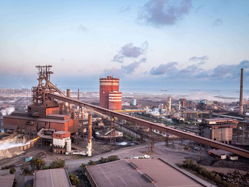 ArcelorMittal suspende producción de acero largo tras parada en horno