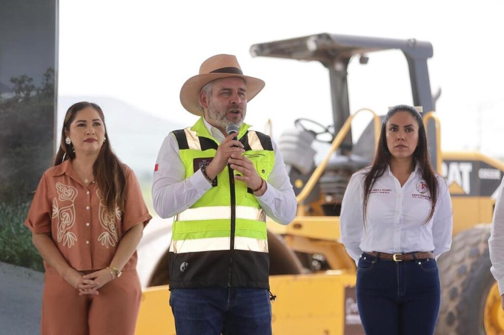 Arranca Bedolla rehabilitación carretera federal Apatzingán-Buenavista-Tepalcatepec-3