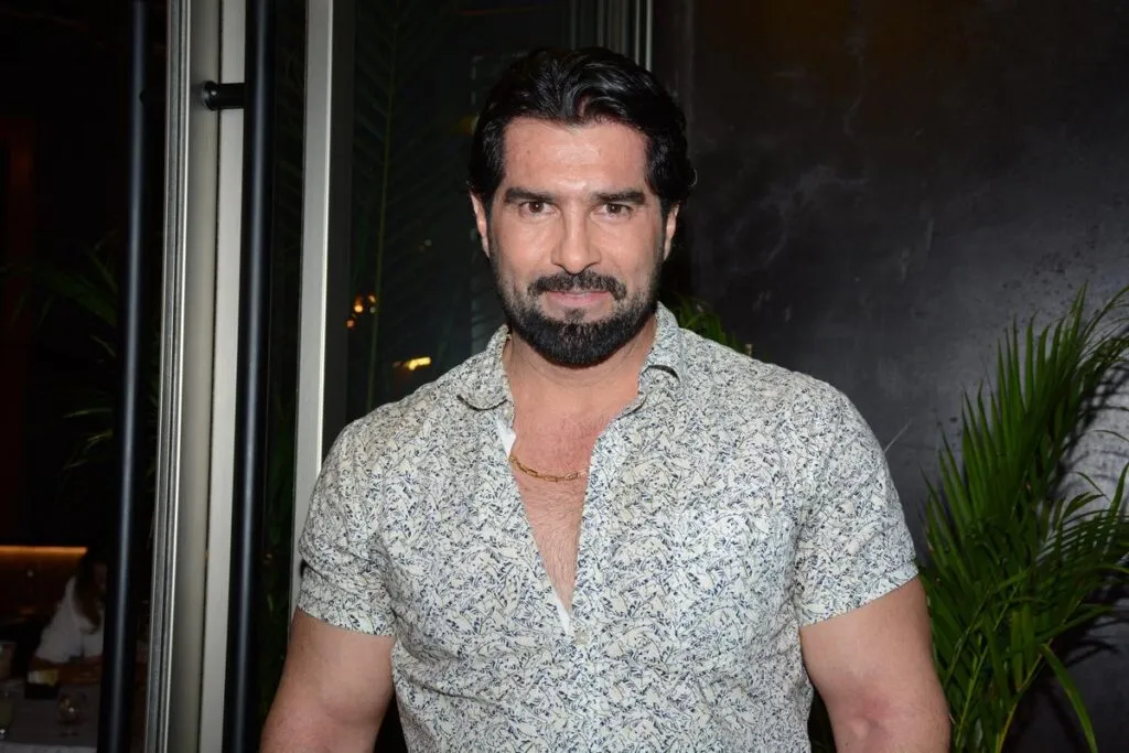 Arturo Carmona desmiente represalia de Aracely Arámbula contra su actual pareja