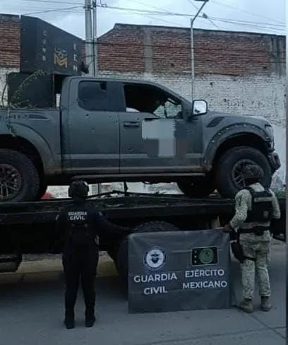 Aseguran arsenal y granadas en Aguililla
