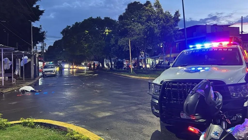 Asesinan a un hombre en la glorieta la Quinta de Uruapan, en Michoacán