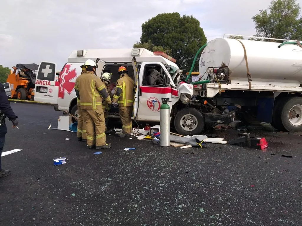Aumenta a tres el número de fallecidos por choque de ambulancia en la Morelia-Pátzcuaro-1