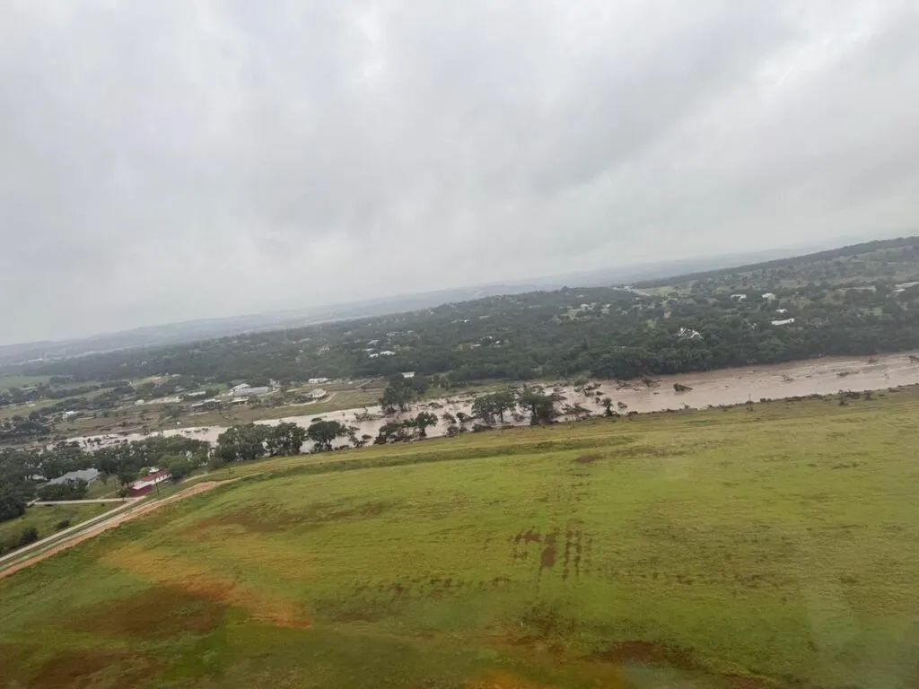 Aumentan víctimas mortales por inundaciones en Texas