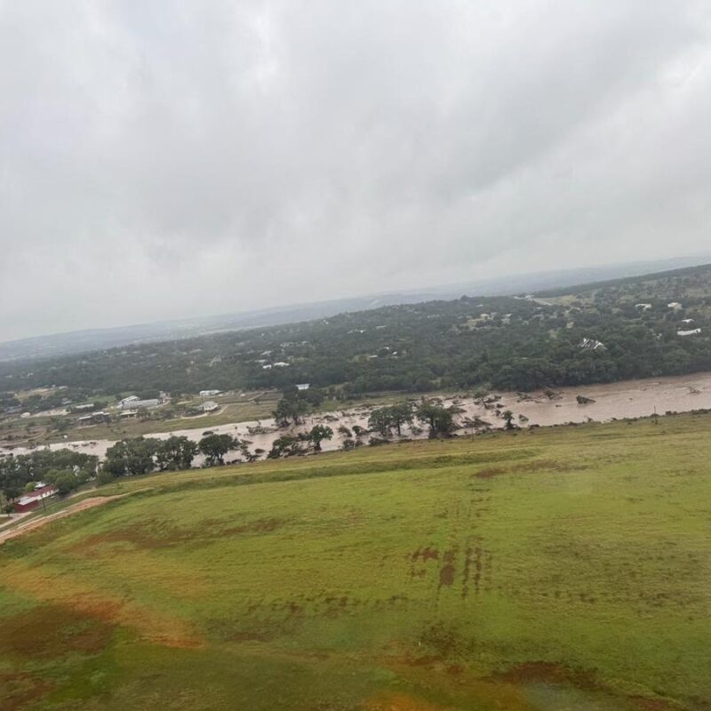 Suman ya 59 muertos tras inundaciones en Texas