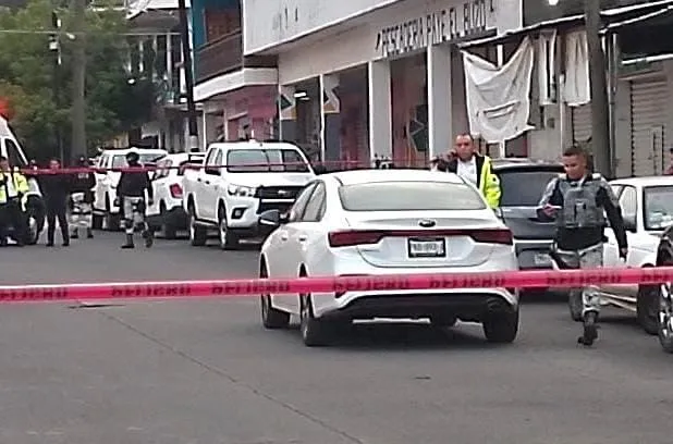 Automovilista es atacado a balazos cerca de secundaria en Uruapan
