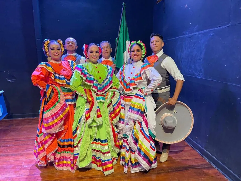 Ballet Folklórico de Michoacán brilla en Perú