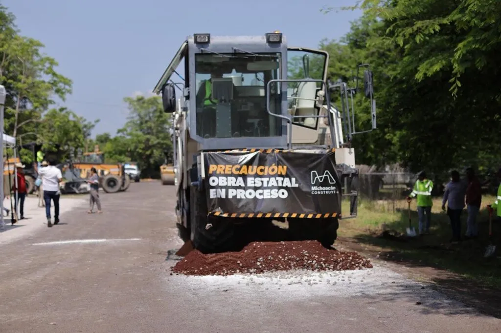 Bedolla arranca rehabilitación del tramo carretero Gabriel Zamora-Nuevo Urecho-Ario-1