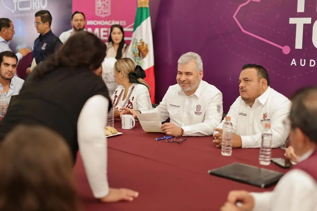 Bedolla atiende en audiencia pública a familias de Lagunillas-3