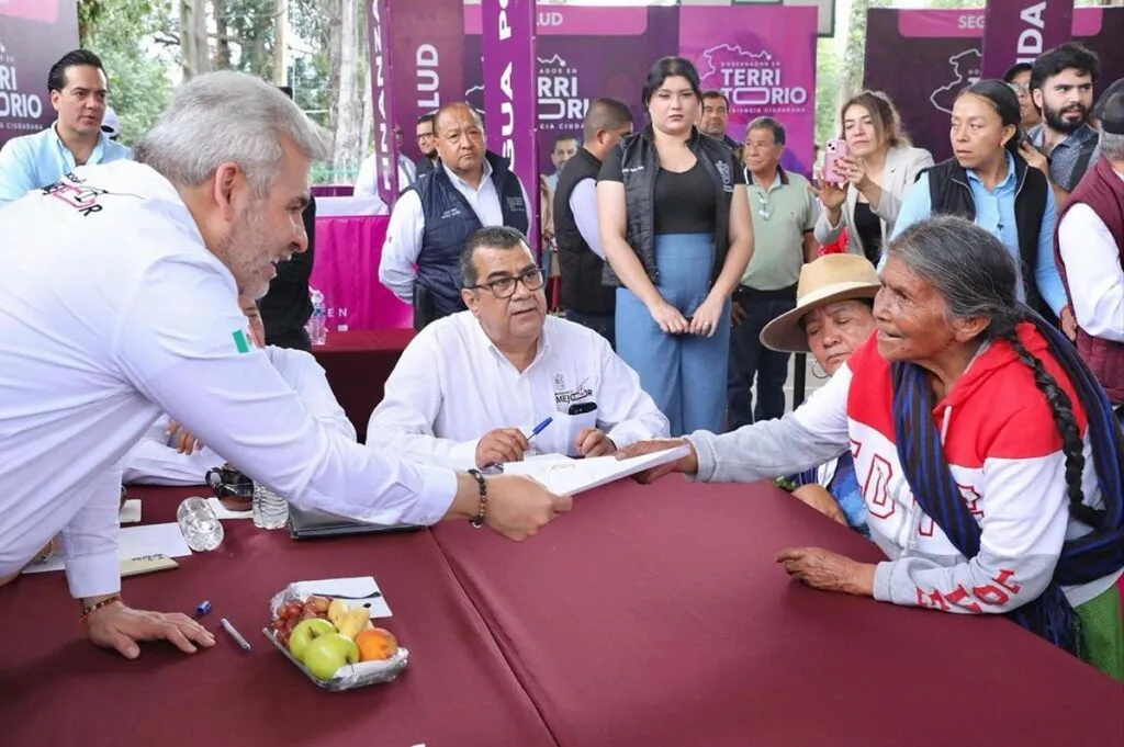 Bedolla y ciudadanos en audiencia pública en Tzintzuntzan