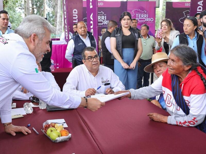 Bedolla y ciudadanos en audiencia pública en Tzintzuntzan