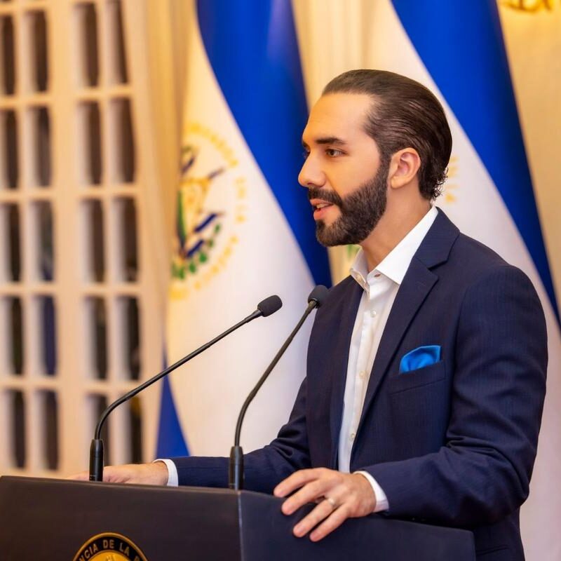 Bukele reta a Harfuch: ¿De dónde salió realmente la avioneta detenida en Colima?