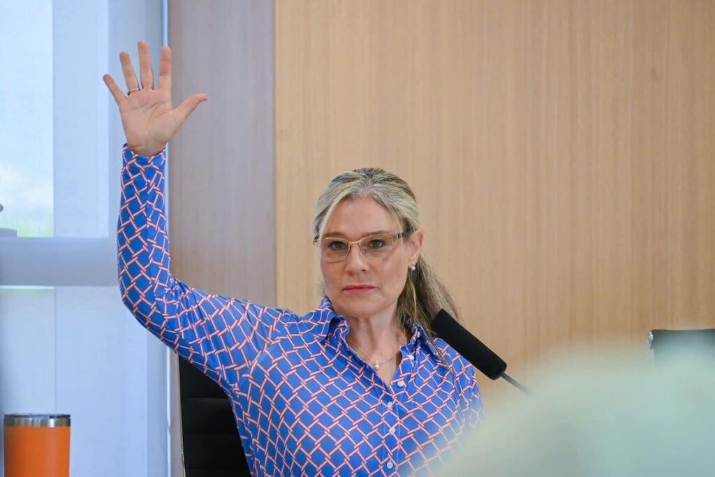 La regidora Verónica Zamudio denunció la autorización de un fraccionamiento en Morelia, pese a deuda millonaria con OOAPAS y ausencia de sanciones por obras irregulares