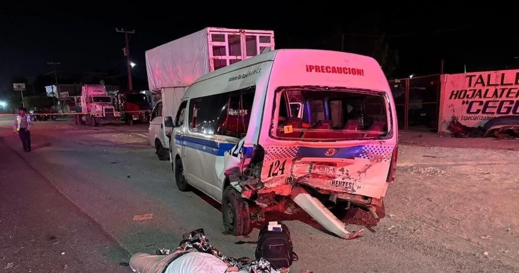Carambola vehicular en Lázaro Cárdenas deja un muerto y 2 heridos