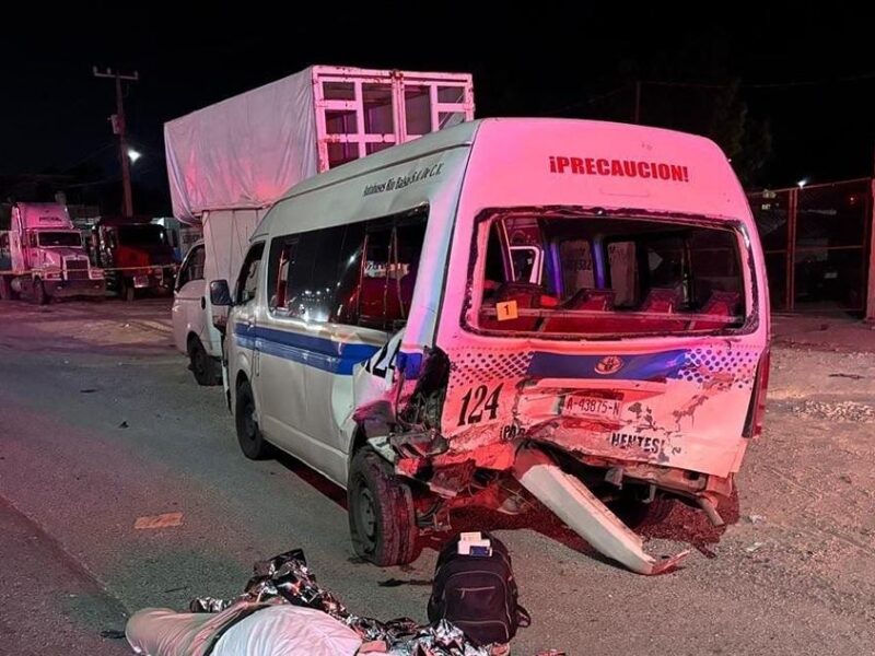 Carambola vehicular en Lázaro Cárdenas deja un muerto y 2 heridos