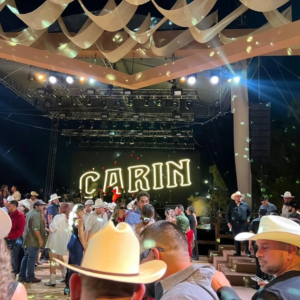Carín León arma festejo millonario y se va antes de que termine