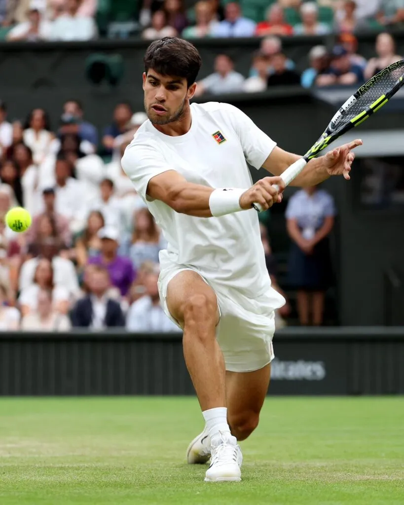 Carlos Alcaraz remonta ante Andrey Rublev en Wimbledon y avanza a cuartos de final tras una emocionante victoria 1