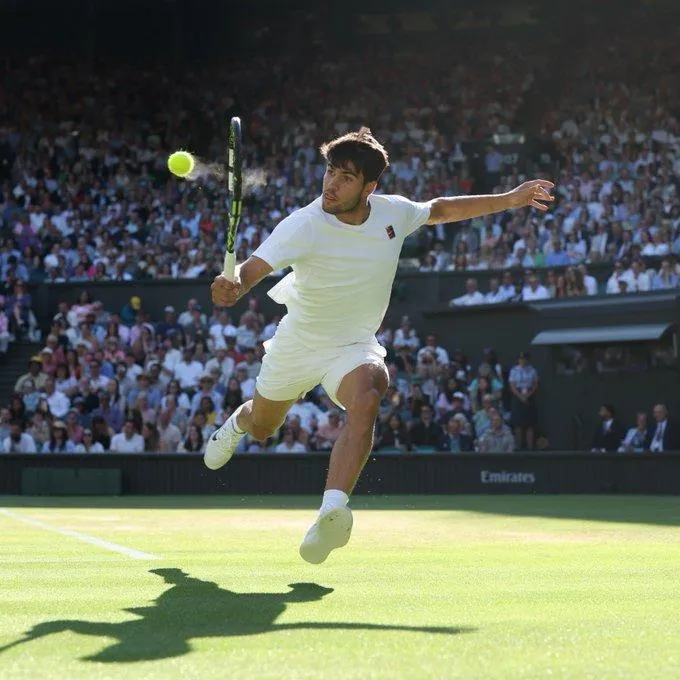 Carlos Alcaraz se instala en semifinales en Wimbledon