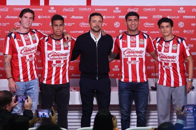 Chivas presenta a sus refuerzos para el Apertura 2025-1