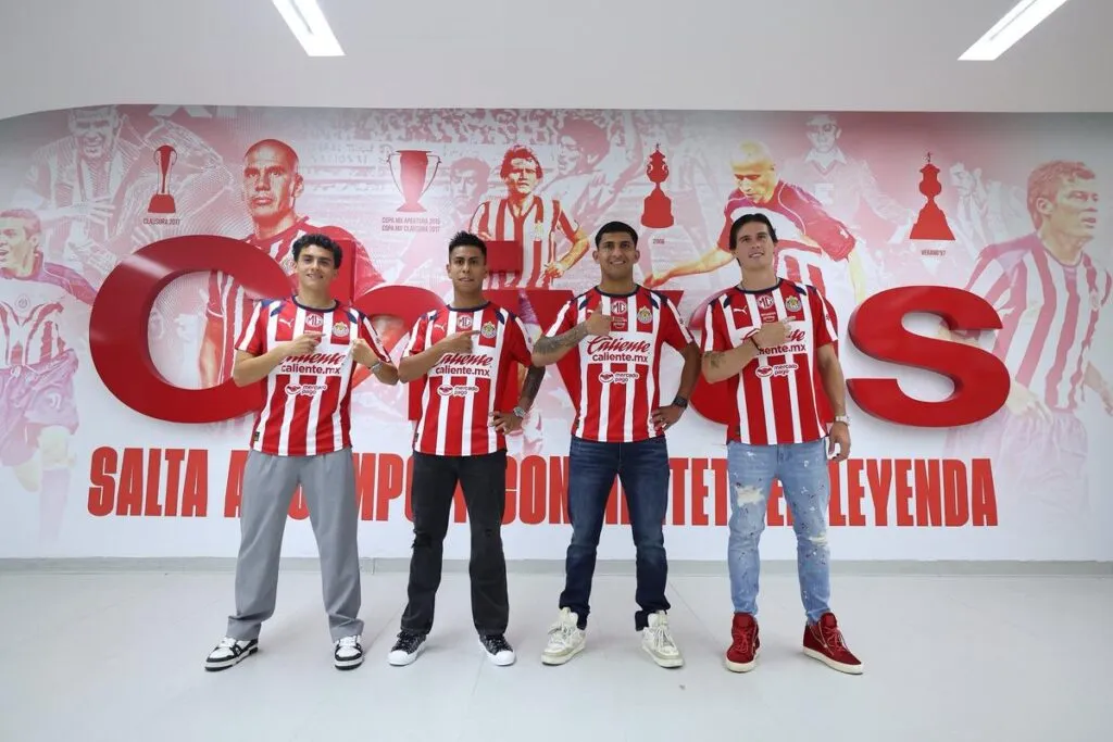 Chivas presenta a sus refuerzos para el Apertura 2025