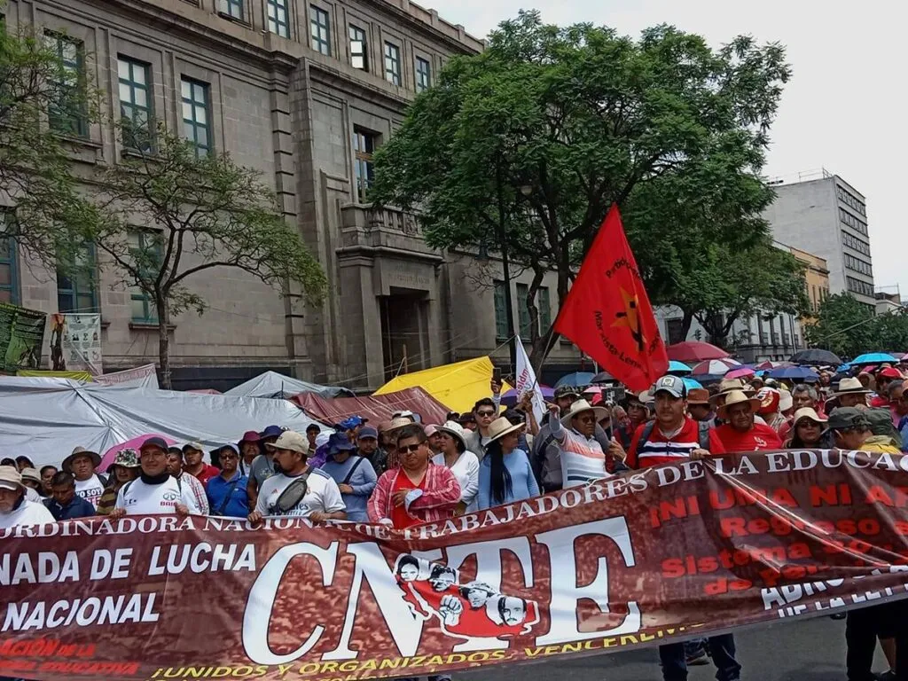 CNTE no descarta volver al plantón y otro paro indefinido de labores