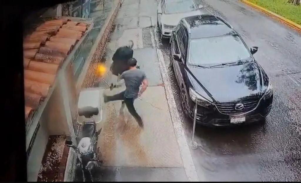 Colchones Beky toma acciones contra el empleado que atacó a adulto mayor en Morelia-1