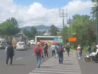 Comuneros de Cherán bloquean acceso a Casa Michoacán previo a movilización