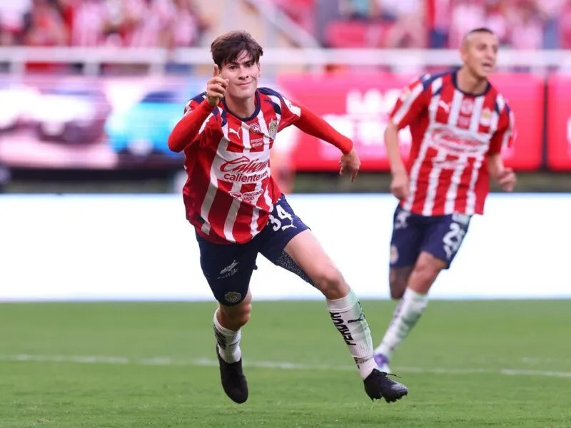Con doblete de la Hormiga, ganan las Chivas