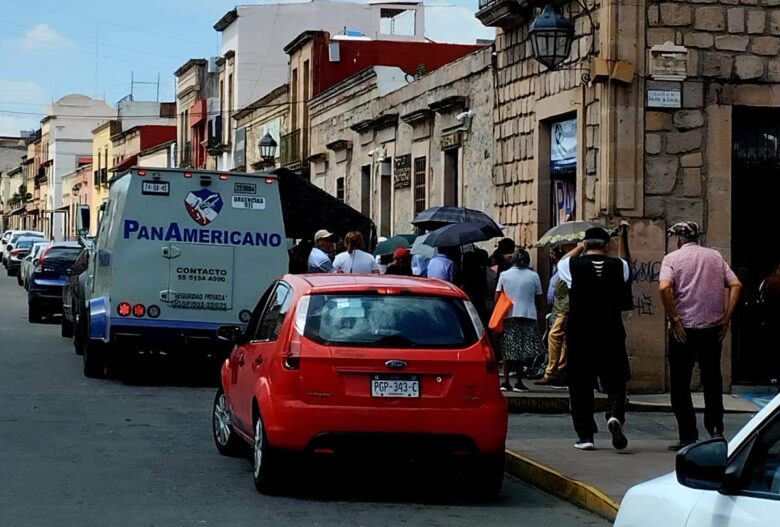 Con pinchazo, desmayan a una mujer adulta para robarle su pensión Bienestar en Morelia